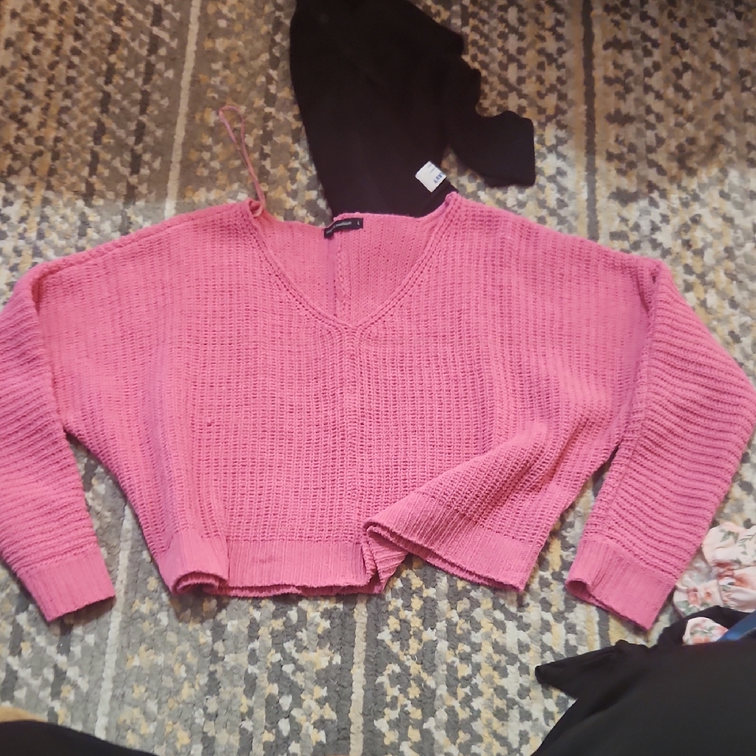 Moon & Madison Pink V-Neck Sweater